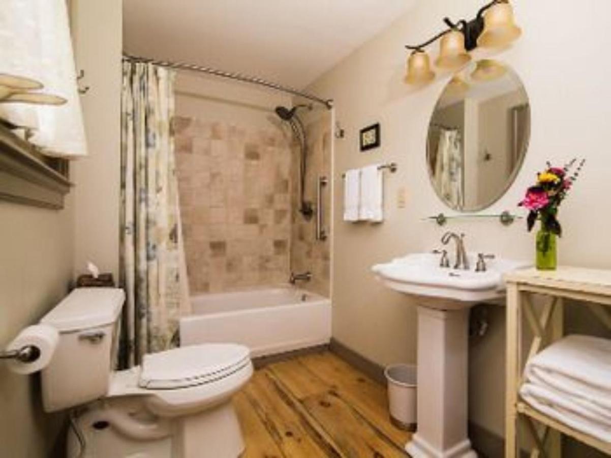 Bark Eater Inn Keene Экстерьер фото
